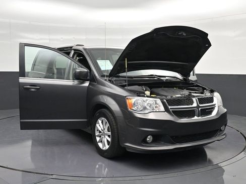 Used 2018 Dodge Grand Caravan SXT image 15