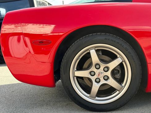 Used 2000 Chevrolet Corvette Coupe w/ Memory Pkg RWD image 28