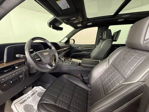 Used 2023 Cadillac Escalade Sport Platinum w/ LPO, ONYX Package image 16
