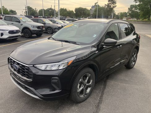 Certified 2023 Ford Escape ST-Line AWD/4WD image 3