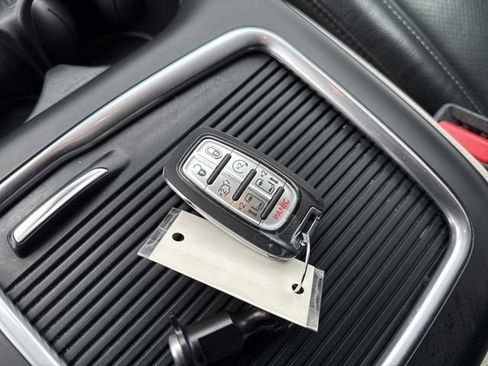 Used 2022 Chrysler Pacifica Touring-L FWD image 21