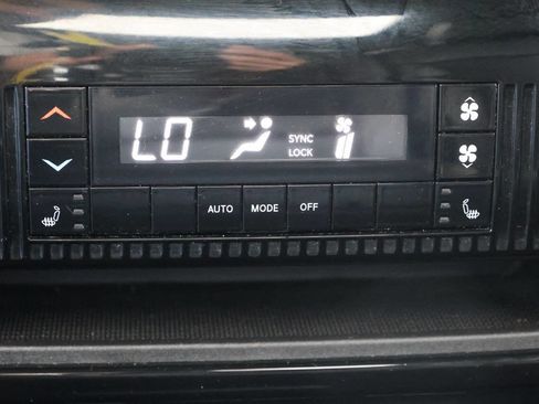 Used 2022 Jeep Wagoneer Series III w/ Premium Group I image 23