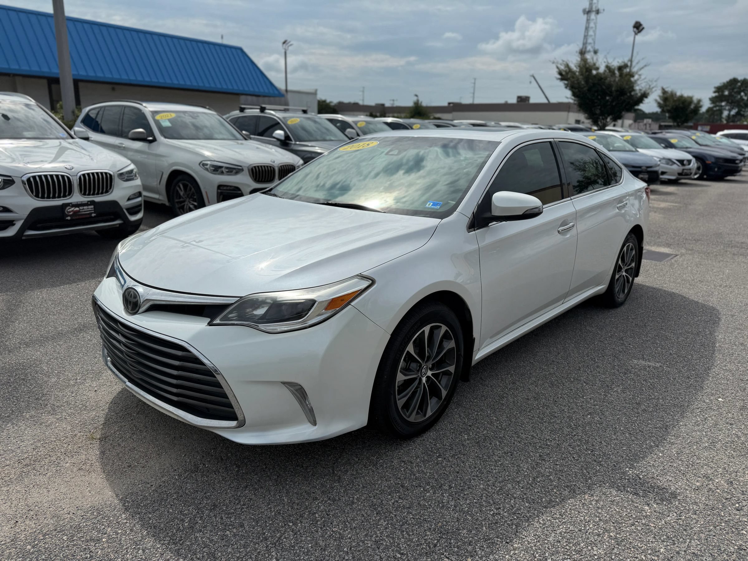 Used 2018 Toyota Avalon XLE Premium FWD image 4