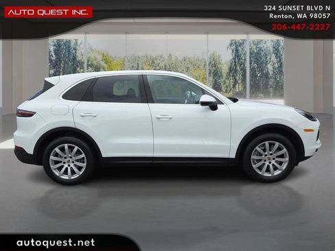 Used 2022 Porsche Cayenne AWD/4WD image 4