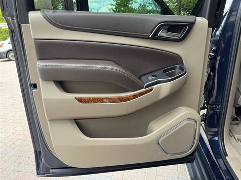 Used 2020 Chevrolet Suburban Premier AWD/4WD image 22