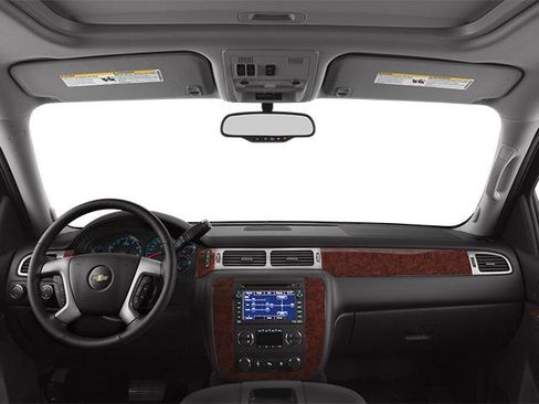 Used 2014 Chevrolet Suburban LT w/ Luxury Package image 5