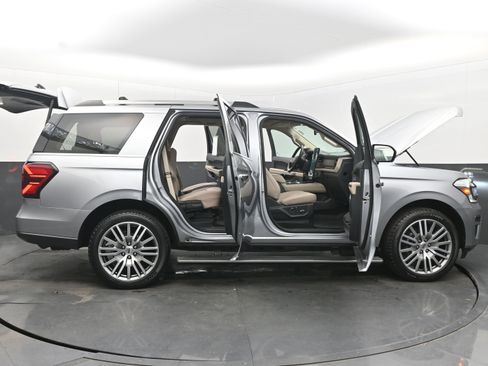 Used 2022 Ford Expedition Limited image 50