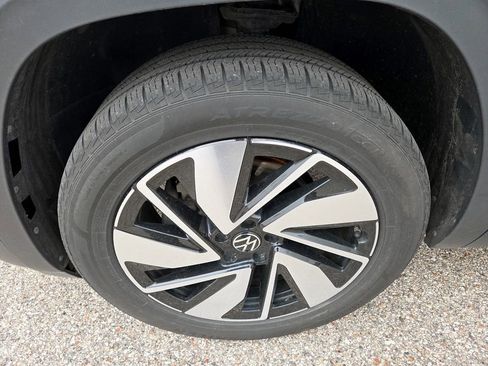 Used 2024 Volkswagen Atlas SE image 37