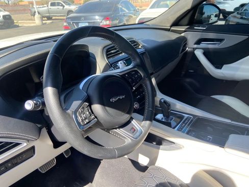 Used 2020 Jaguar F-PACE SVR image 16