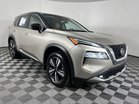 Used 2021 Nissan Rogue Platinum FWD image 3