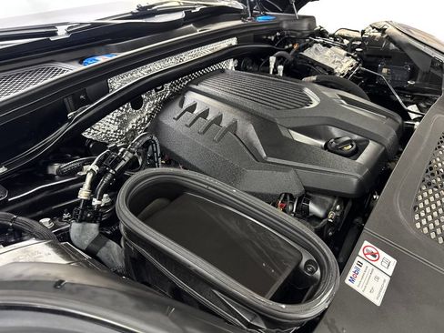 Used 2024 Porsche Macan AWD/4WD image 76