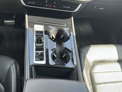 Used 2024 Volkswagen Atlas SEL AWD/4WD image 35