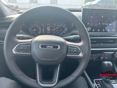 Used 2025 Jeep Compass Trailhawk AWD/4WD image 16