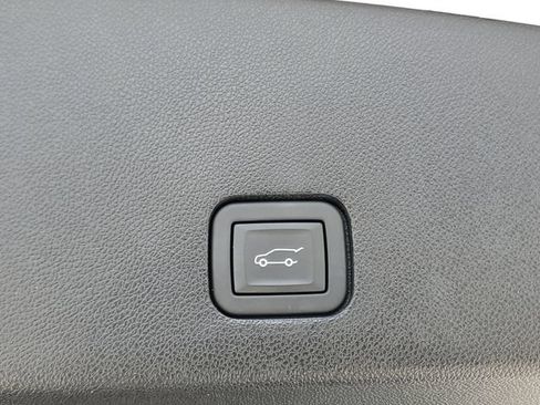 Used 2025 Cadillac XT6 Sport w/ Technology Package AWD/4WD image 11