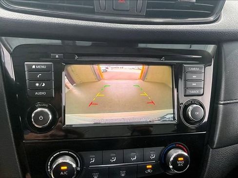 Used 2019 Nissan Rogue S FWD image 14