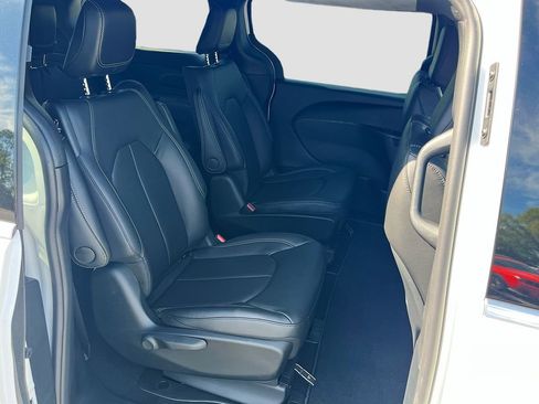 New 2025 Chrysler Pacifica Select image 43