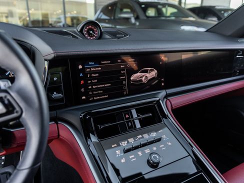 Used 2024 Porsche Panamera 4 image 30