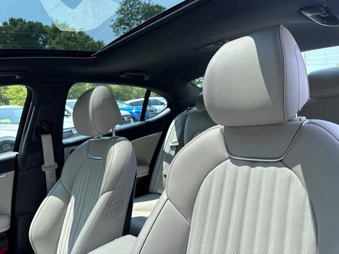 Used 2022 Genesis G70 2.0T w/ Prestige Package image 16