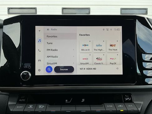 Used 2025 Toyota Camry SE image 30