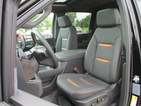 New 2026 GMC Sierra 2500 AT4 w/ AT4 Premium Plus Package AWD/4WD image 11