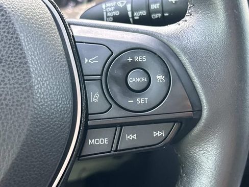 Used 2020 Toyota RAV4 XLE w/ Convenience Package FWD image 36