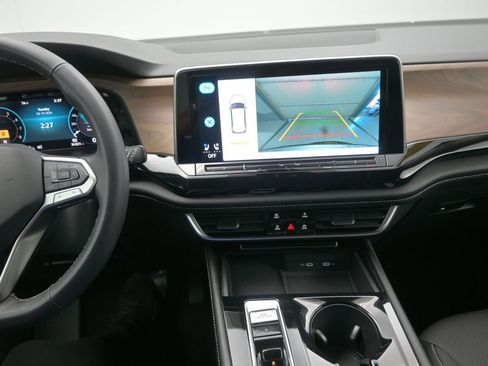 Used 2024 Volkswagen Atlas SE image 21