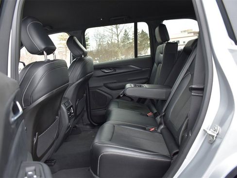 Used 2024 Jeep Grand Cherokee Altitude image 29