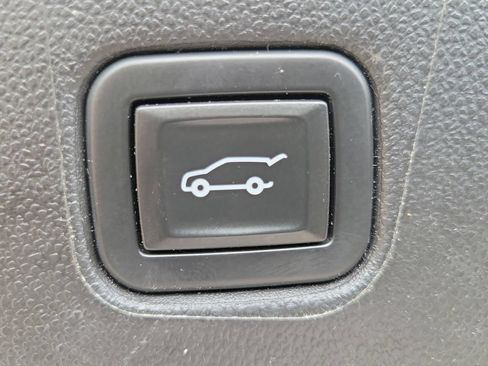 Used 2022 Chevrolet Blazer RS w/ Enhanced Convenience Package FWD image 9