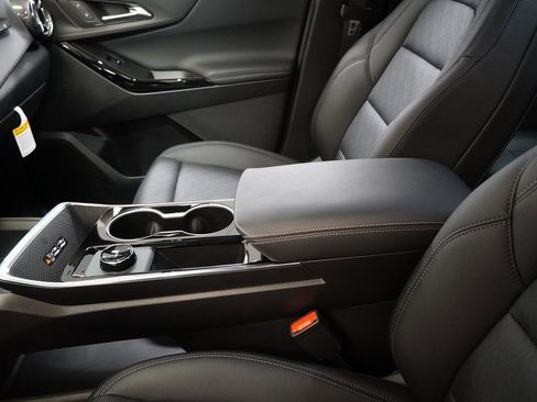 New 2026 Chevrolet Equinox LT w/ Convenience Package II image 9