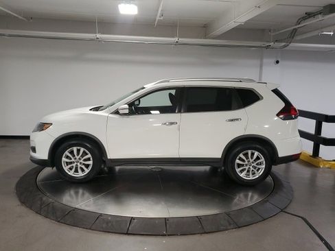 Used 2019 Nissan Rogue SV image 4