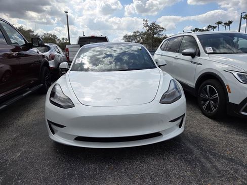 Used 2023 Tesla Model 3 Standard Range image 2