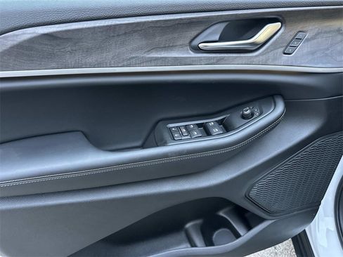 New 2025 Jeep Grand Cherokee L Limited image 13