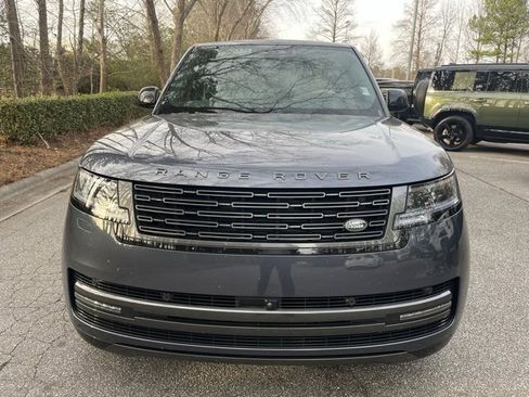 Certified 2025 Land Rover Range Rover SE image 3