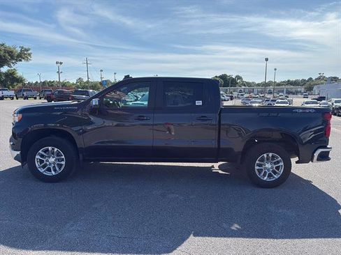 Used 2023 Chevrolet Silverado 1500 LT AWD/4WD image 3