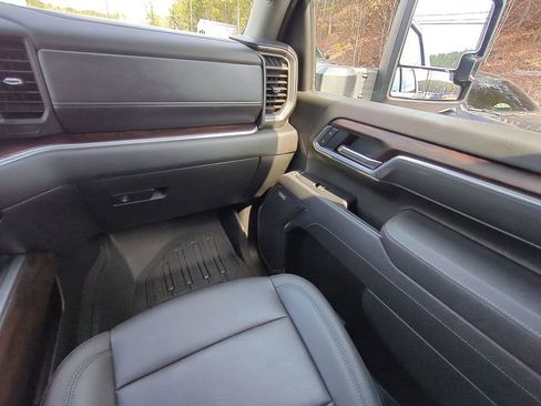 Used 2025 GMC Sierra 2500 SLT w/ SLT Premium Package image 21