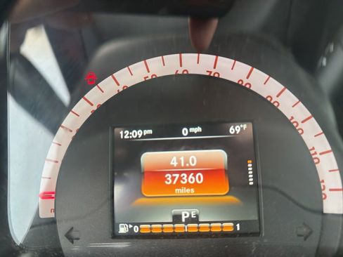 Used 2016 smart fortwo passion RWD image 15