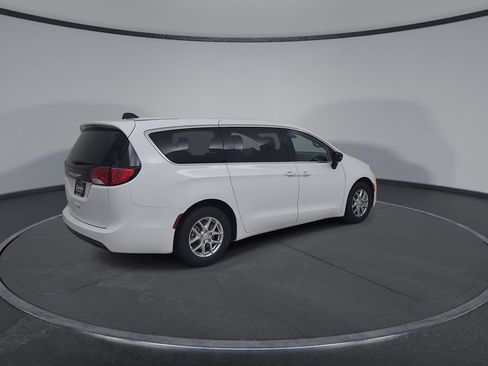 New 2027 Chrysler Pacifica LX FWD image 15