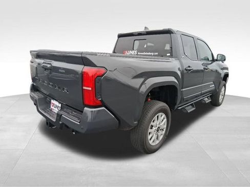 Used 2025 Toyota Tacoma SR5 AWD/4WD image 7
