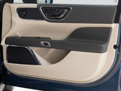 Used 2019 Lincoln Continental Reserve image 17