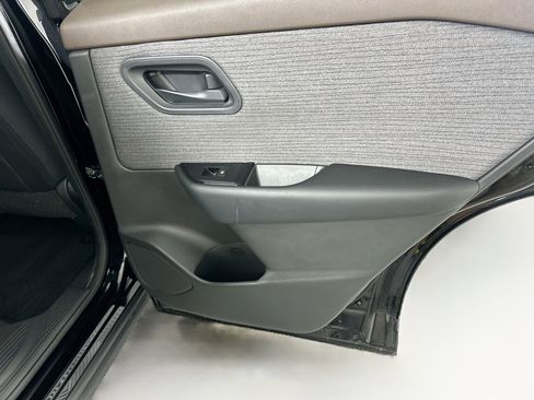 Used 2023 Nissan Rogue S FWD image 28