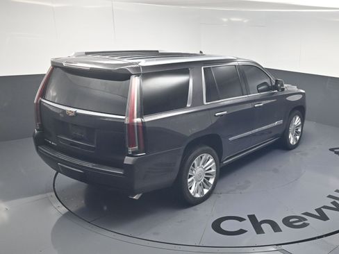 Used 2018 Cadillac Escalade Platinum AWD/4WD image 25