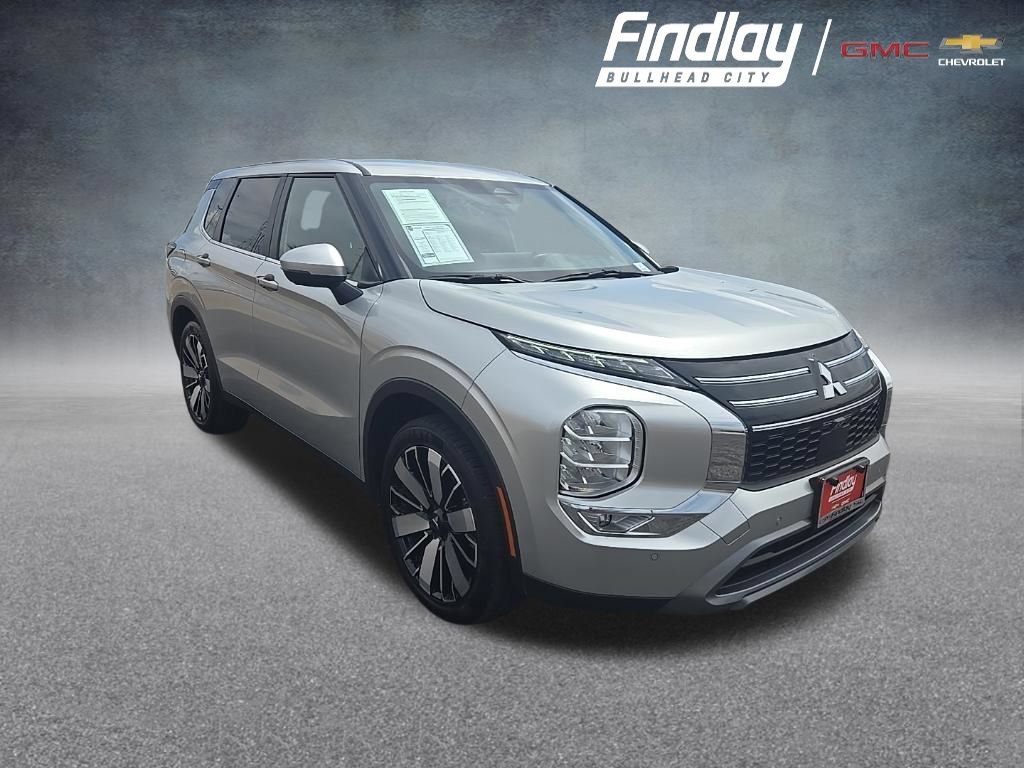 Used 2025 Mitsubishi Outlander SE FWD image 1