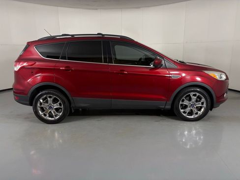 Used 2015 Ford Escape SE w/ Equipment Group 201A image 9