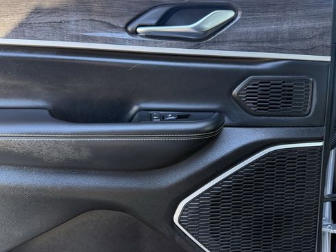 Used 2021 Jeep Grand Cherokee L Limited image 12