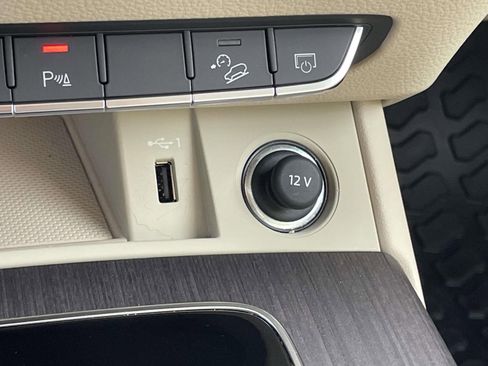 Certified 2025 Audi Q5 e Premium Plus w/ Premium Plus Package AWD/4WD image 29