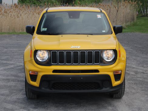 Used 2023 Jeep Renegade Latitude AWD/4WD image 2