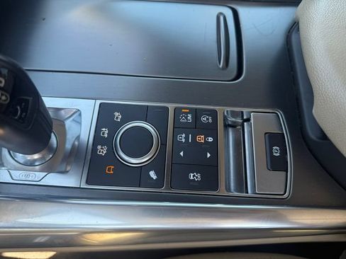 Used 2017 Land Rover Range Rover Sport SE AWD/4WD image 31