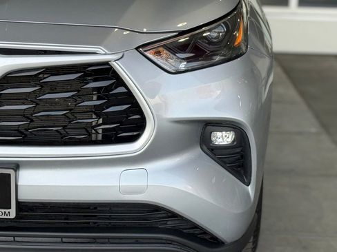 Used 2024 Toyota Highlander XLE image 6