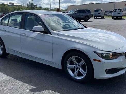Used 2014 BMW 320i xDrive Sedan AWD/4WD image 2