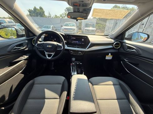 New 2026 Chevrolet Trax LT w/ Sunroof Package FWD image 24